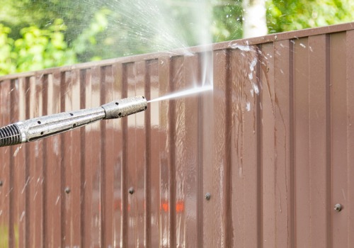 Fence cleaning with a pressure washer in Peoria IL